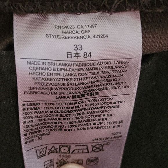 Gap Flat Front At-Knee Short. Size 33 - Picture 4 of 5